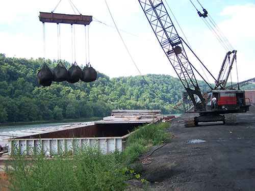 ATI Material Handling Barge Unloading Supersacks 4